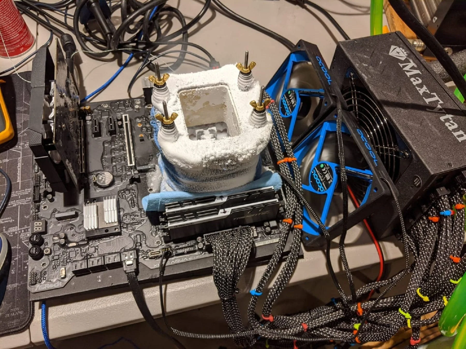 Завдяки розігнаному до 5675 МГц чипу Ryzen 9 3900XT, Splave зміг встановити рекорд у 12-ядерному заліку дисципліни HWBOT x265 4k
