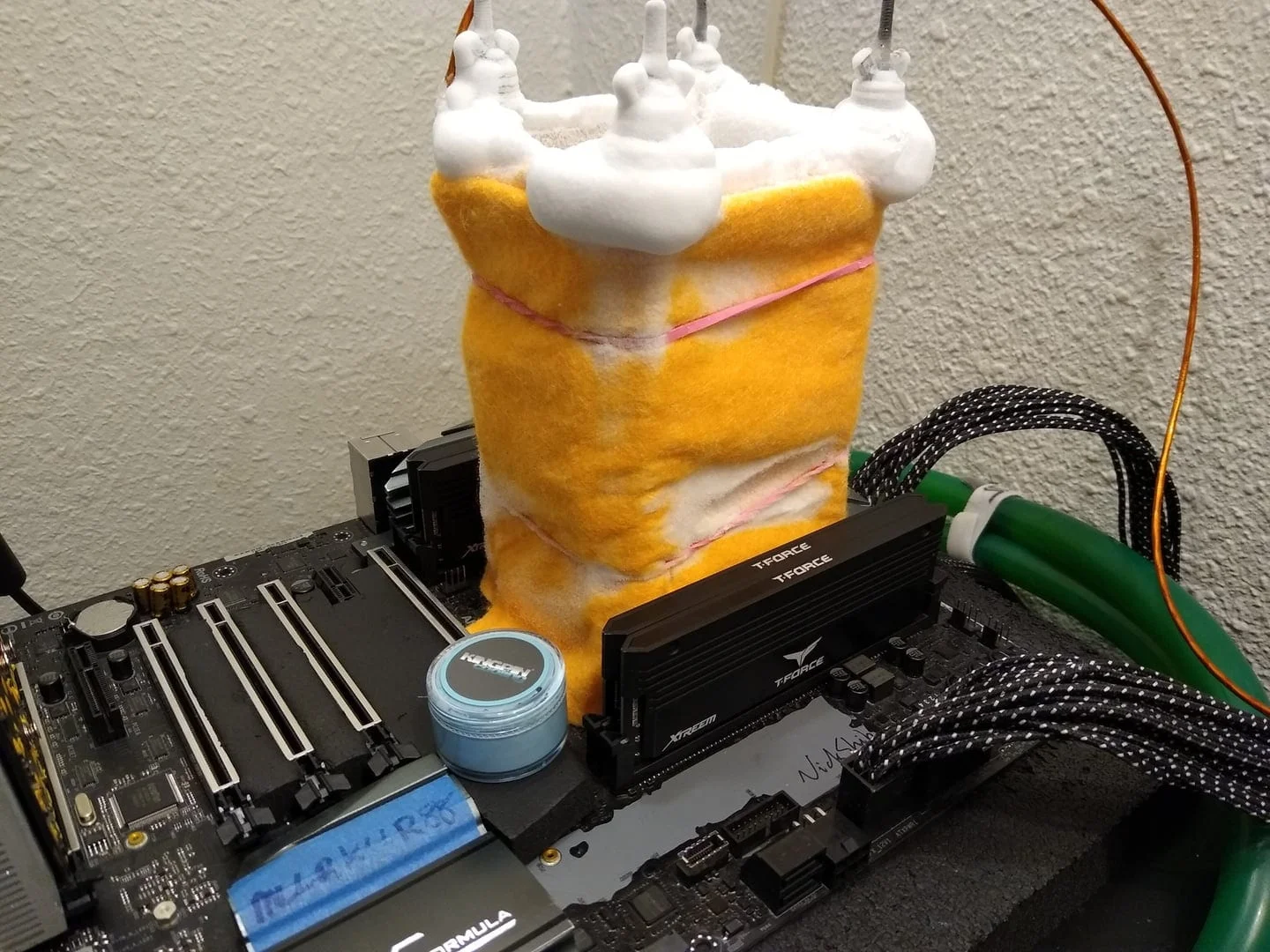 American overclocker mllrkllr88 sets a series of records with Core i9 9960X