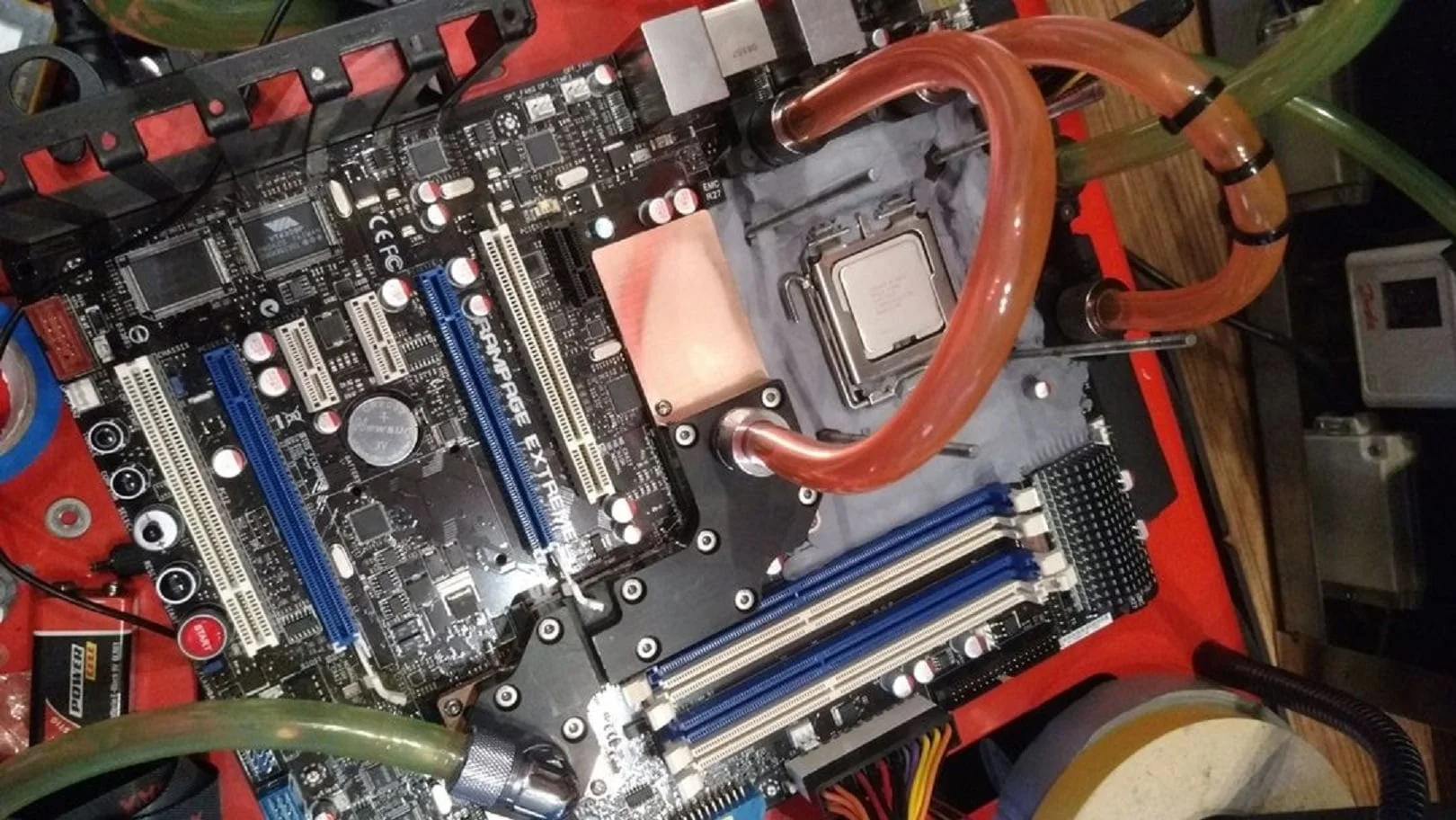 Eisbaer798 здобув чотири золоті медалі у модельному заліку чипа Intel Core 2 Duo E6400