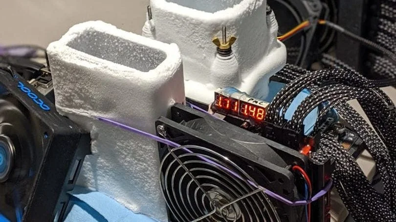 Splave claimed 4 more golds in the Radeon HD 6950 model category: 3DMark 2003, 2005, 2006, and Unigine Heaven