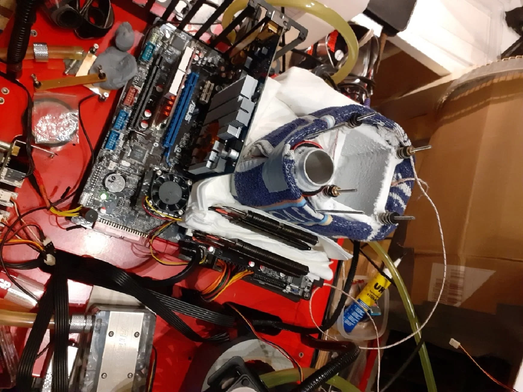 Eisbaer798 sets new Intel Core 2 Duo E8400 records