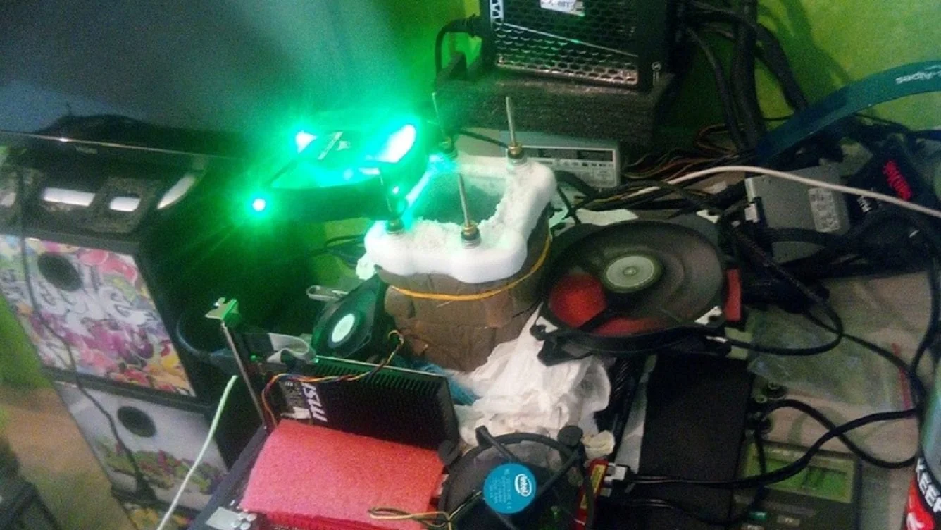 The Silver sets four records with the AMD Phenom II X2 560 BE