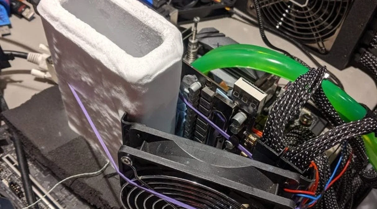 Splave sets a GeForce GTX 980 Ti model record in GPUPI - 1B