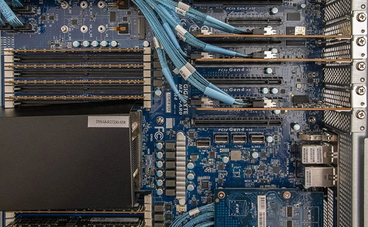STH-Patrick set an absolute record with two AMD EPYC 7742 server processors in Cinebench R15