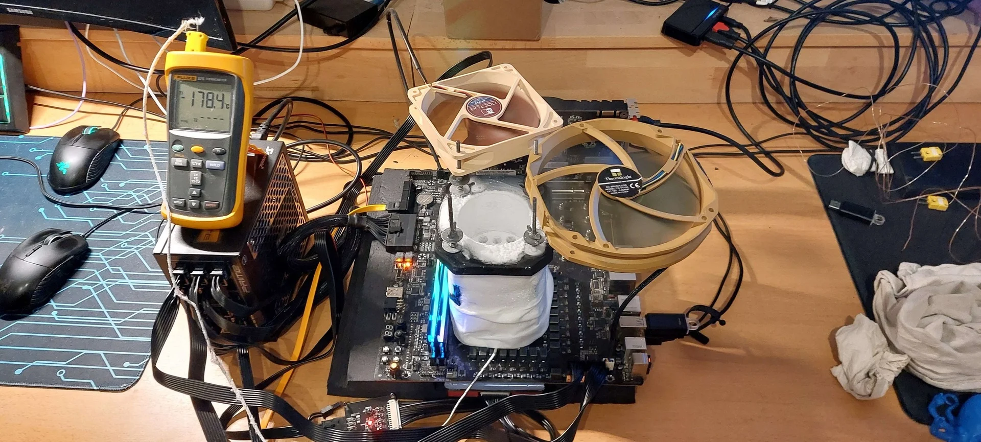 TanteKaethe sets y-cruncher - Pi-1b record with Core i9-12900K overclock