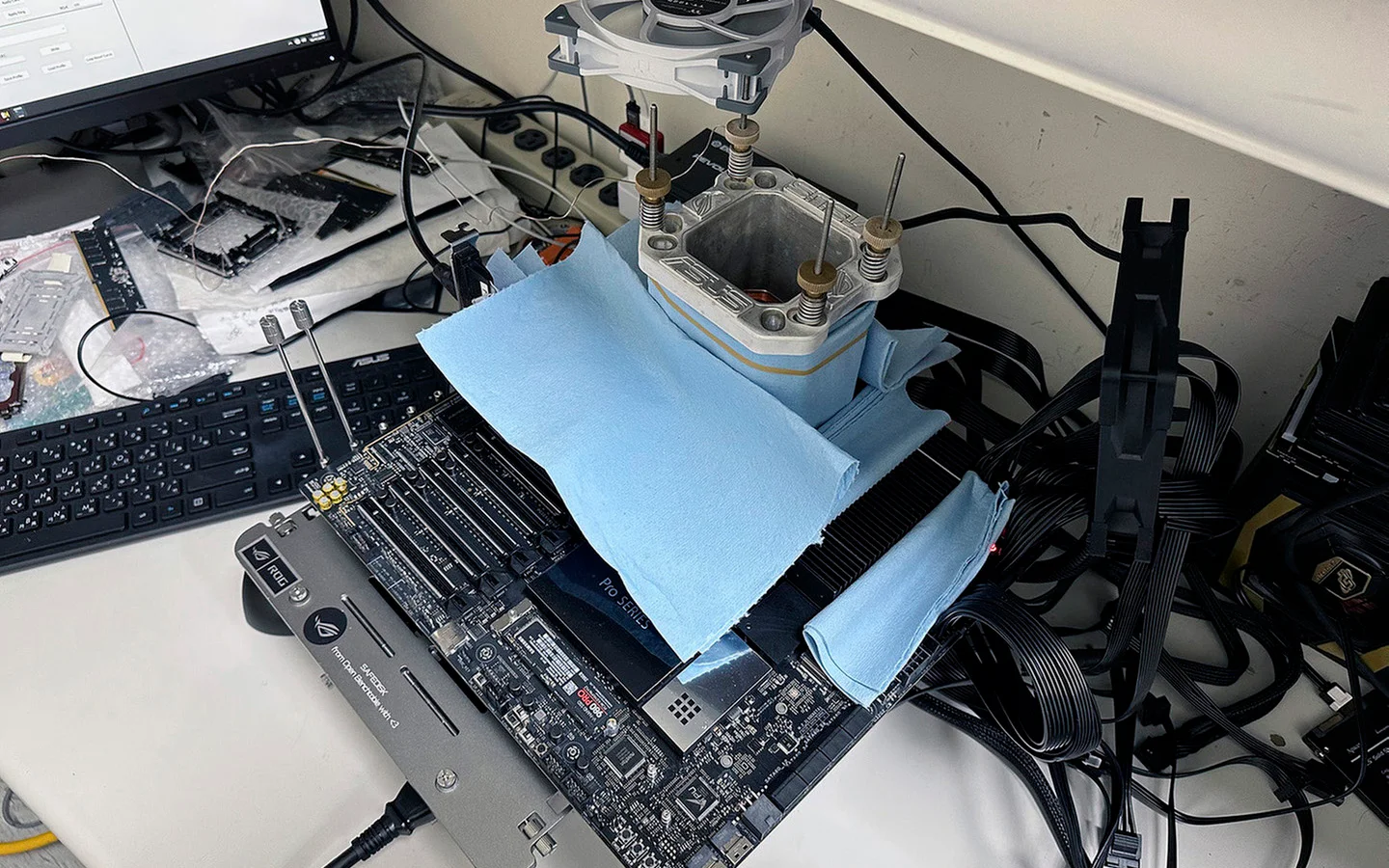Safedisk overclocks Xeon w5 2465X to 5300 MHz, claims 16-core record